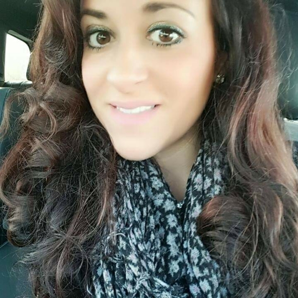 Meet your Posher, Tina - Picture 2 of 2